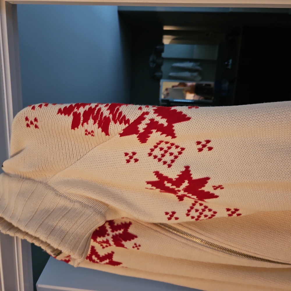 D&G Sweater - Picture 2 of 3